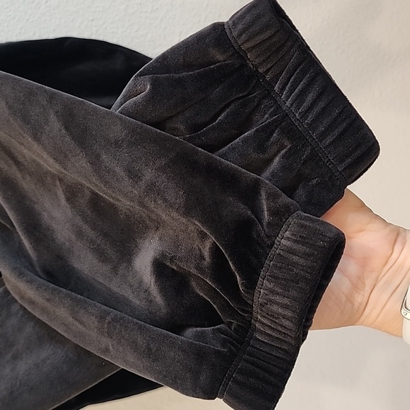 Old Navy Black Velvety Crop Sweatshirt - Picture 5 of 7